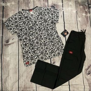 NWT XSMALL DICKIES SCRUB TOP & BLACK CARGO PANTS